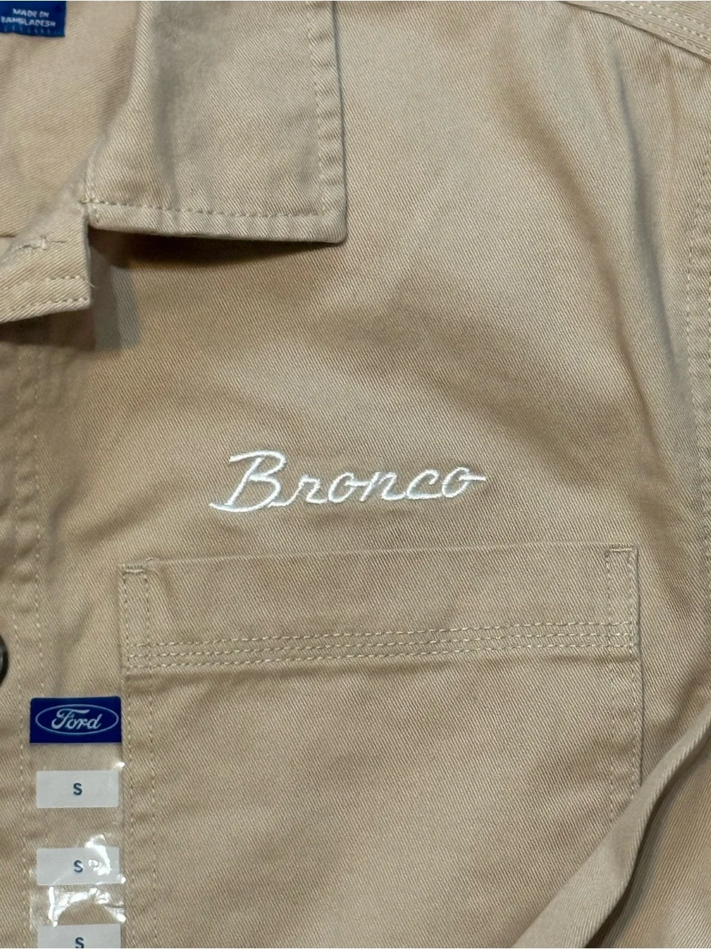 Brand new with tags, this official Ford Bronco utility chore jacket is a standou